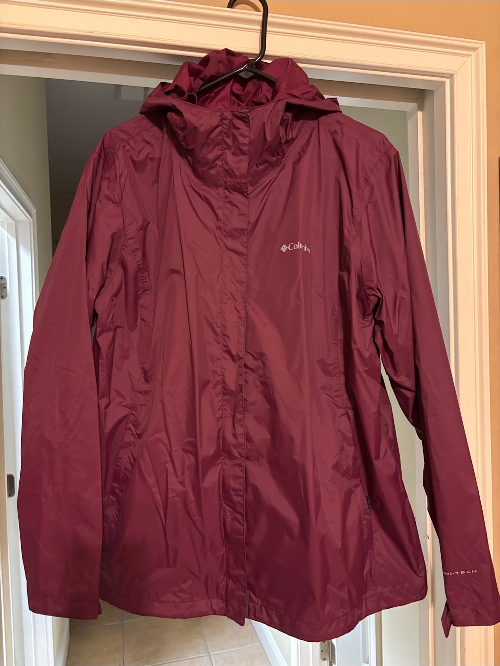 Columbia Women's Burgundy Hooded Rain Jacket